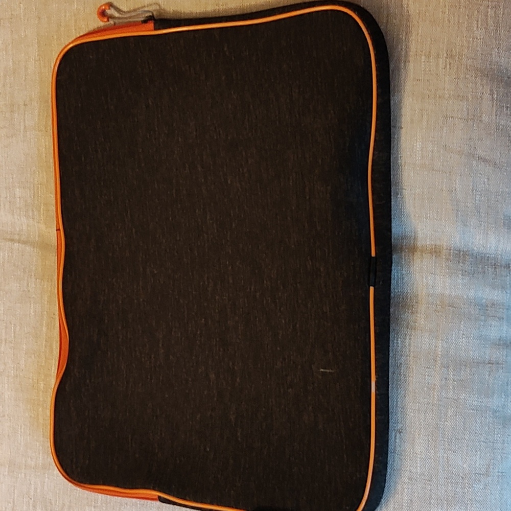 COMPUTER PROTECTOR SLEEVE FOLD - Picture 11 of 12